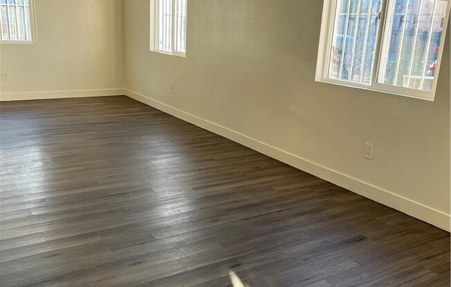 466 E 41 ST
