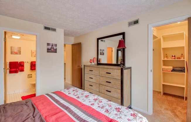 Bedroom with attached bath at Hunt Club Apartments, Integrity Realty, Copley