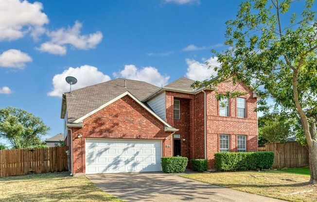 Available NOW! READY FOR MOVE IN- Desirable Plano Home