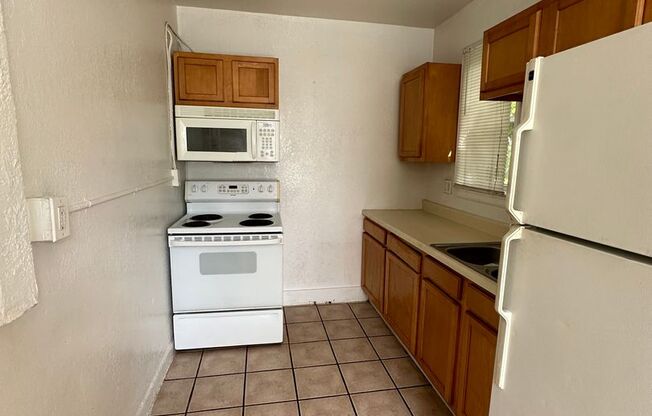 1 bed, 1 bath, $750, Unit 105