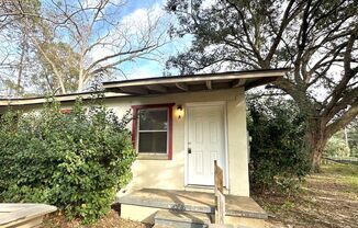 CUTE 2/1 Townhouse w/ Tile Floors Throughout, Walk to FSU and Nightlife! $950/month Available February 1st!!!