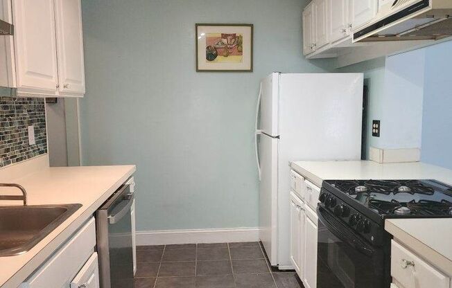 2 beds, 2 baths, $1,800