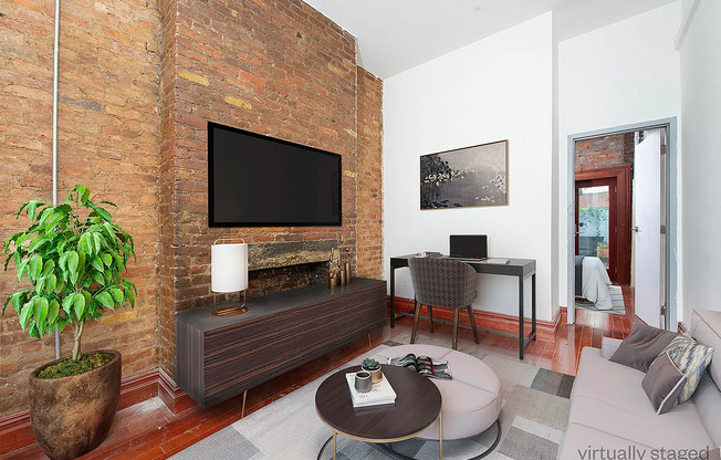 273 E 10 ST