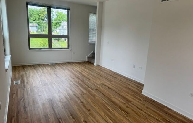 2 beds, 1.5 baths, 1,730 sqft, $2,595, Unit 15655 Lamon Avenue
