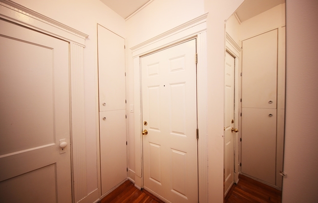 1 bed, 1 bath, 306 sqft, $2,450, Unit 19