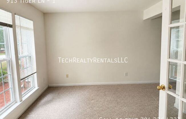 913 TIGER LN