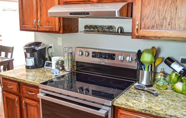 Nice 3 Bedroom 2 Bath Home in NW Countryside Neighborhood