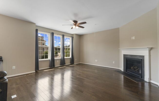 Upscale Millersville Townhouse with garage