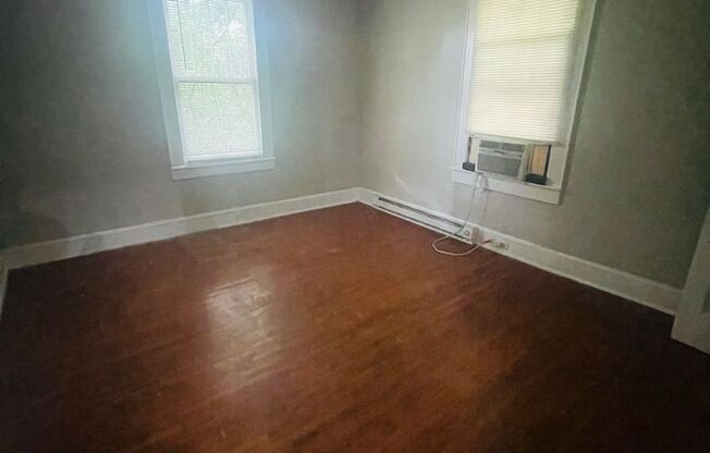 2 beds, 1 bath, $1,255