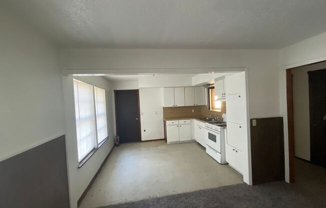 3 beds, 1 bath, $950