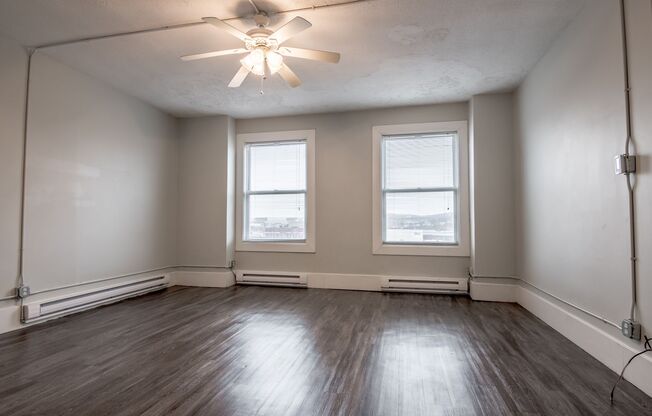 3 beds, 1 bath, 1,125 sqft, $2,425, Unit 512
