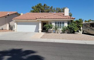 HIGHLY DESIRABLE "THE LAKES" COMMUNITY!!