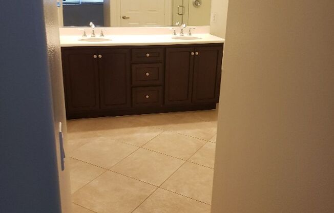 Awesome Home Awesome area 2bed w/ bonus room 3 bathrooms in Victoria Gardens **((AVAILABLE SOON))**