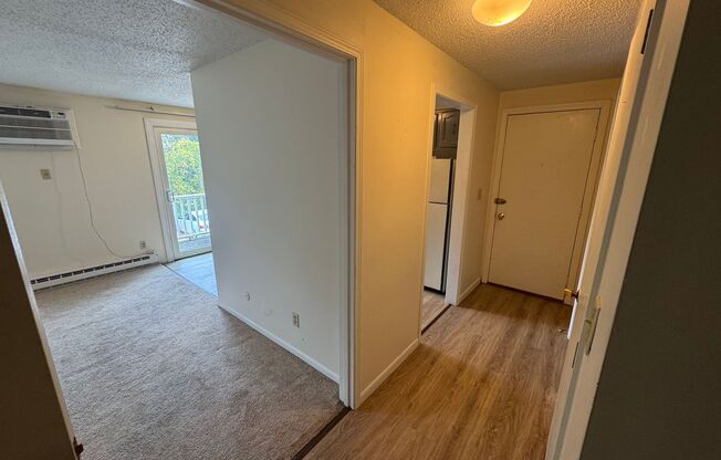 2 beds, 1 bath, 850 sqft, $1,695, Unit Unit 4