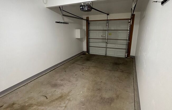 4 beds, 2.5 baths, $3,200