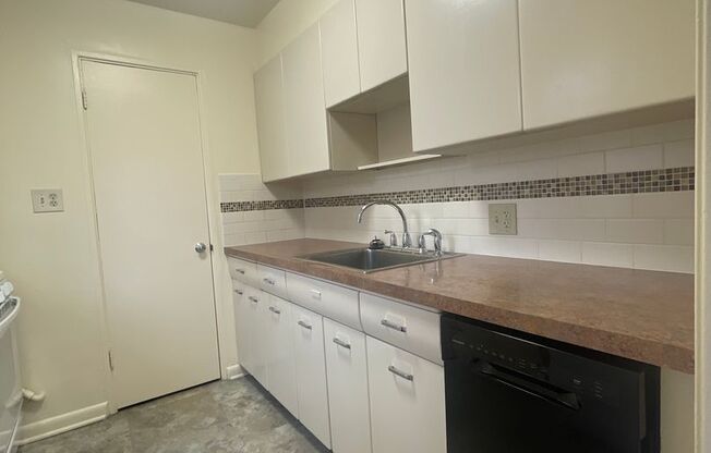 2 beds, 1 bath, 908 sqft, $1,495, Unit 108