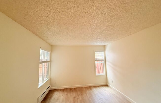 2 beds, 1 bath, 880 sqft, $2,420, Unit 9