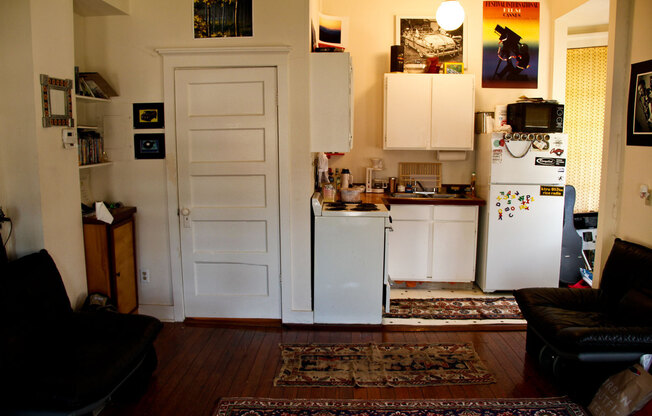 Vintage Loft - West Campus - Available August!