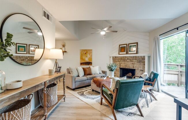 Stunning Newly Renovated Condo by Love Field