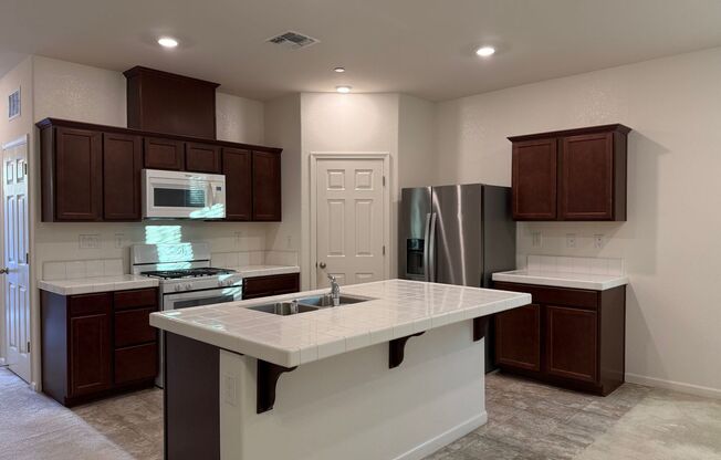 Beautiful Natomas 3 Bed / 2 Bath!