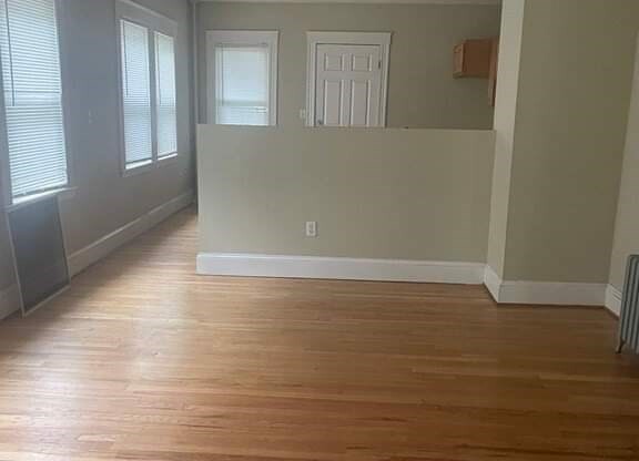 2 beds, 1 bath, 1,000 sqft, $2,200, Unit 3L