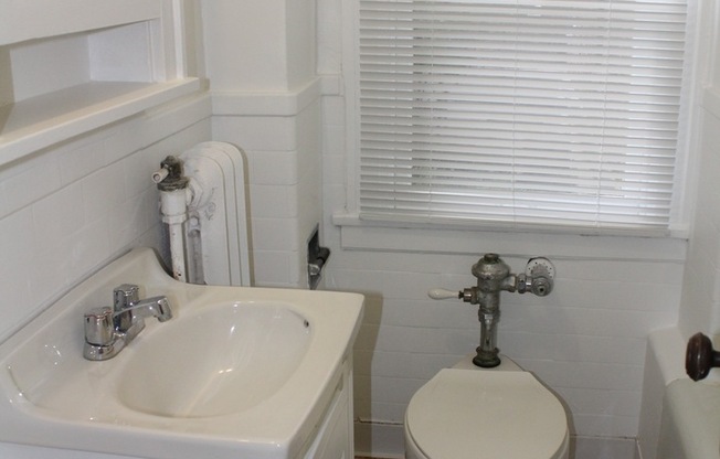 1 bed, 1 bath, 844 sqft, $1,425, Unit 1N