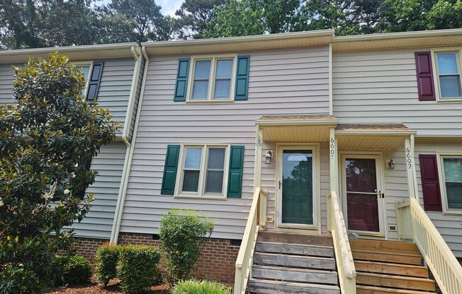 Charming 2br/2.5ba townhome in N Raleigh! Avail Now!