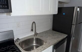 2 beds, 1 bath, $2,200, Unit 2H