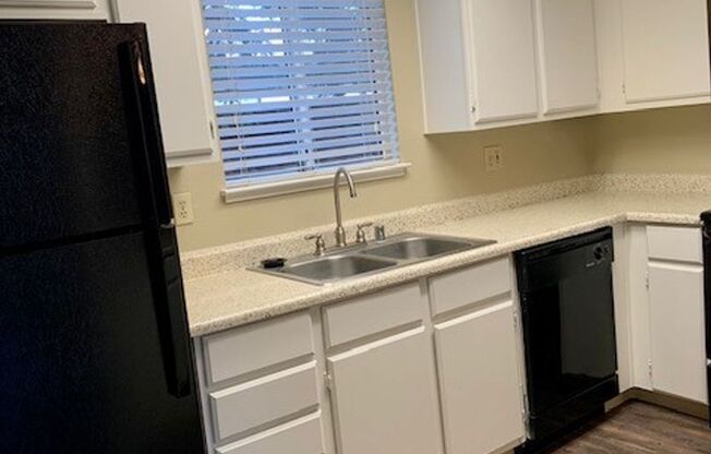 2 beds, 1 bath, 938 sqft, $1,800, Unit 403