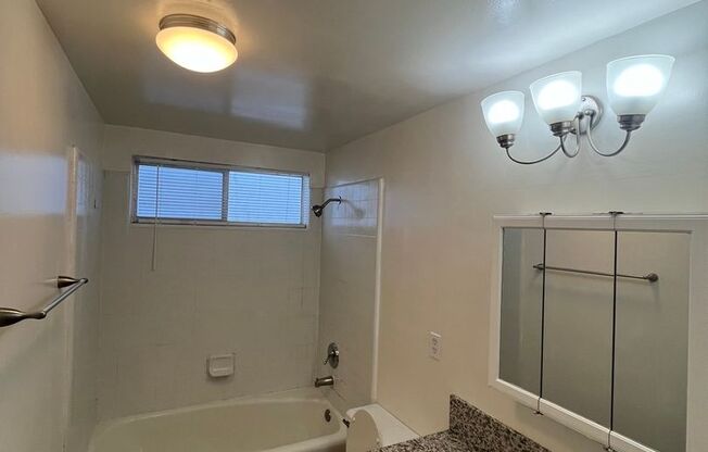 1 bed, 1 bath, 558 sqft, $1,850