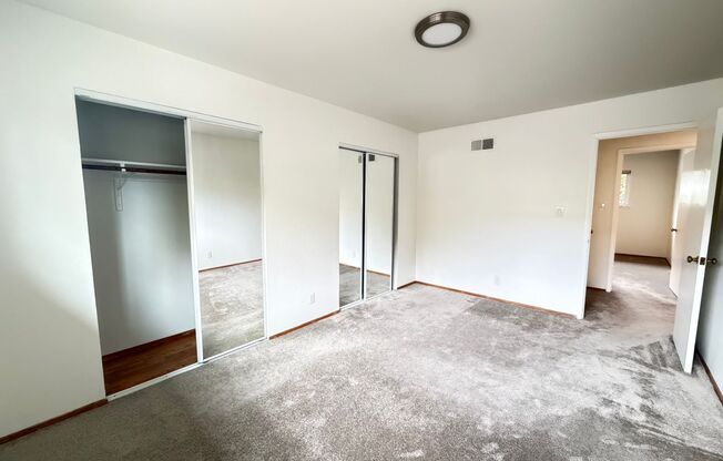 2 beds, 1 bath, $2,600, Unit 2053 Central Ave C (LO)