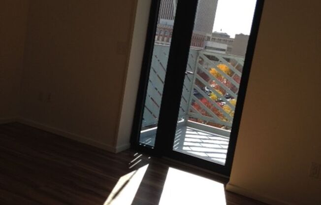 1 bed, 1 bath, 608 sqft, $1,160, Unit 909