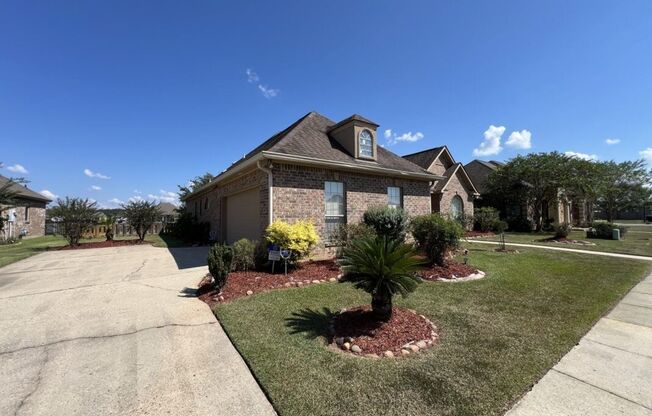 Beautifully Furnished 4-Bedroom Home in Zachary's Audubon Lakes!
