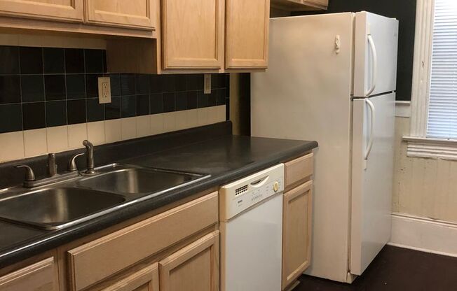 DOWNTOWN 3 BEDROOM!