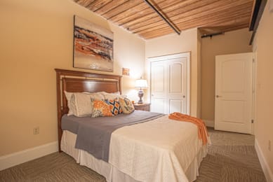 1 bed, 1 bath, 550 sqft, $1,985