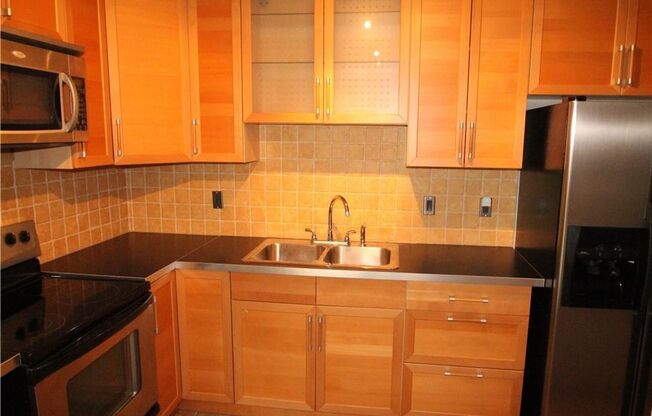 1 bed, 1 bath, $1,350, Unit #2054
