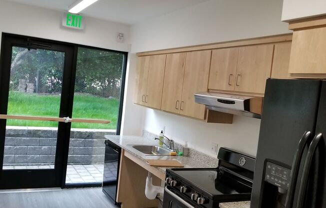 Studio, 1 bath, 130 sqft, $885, Unit 211