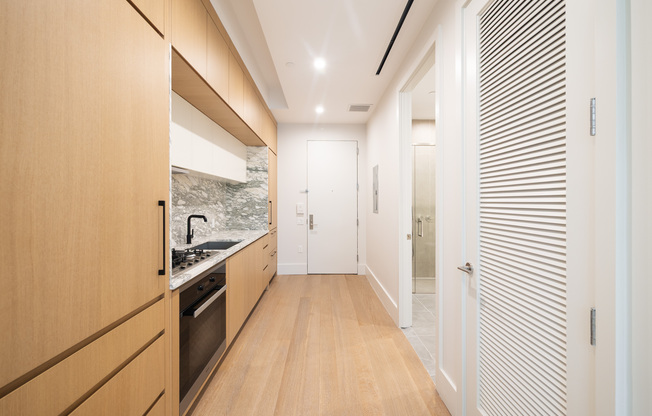 517 W 29 ST