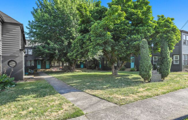 2 beds, 1 bath, 750 sqft, $1,660, Unit 2