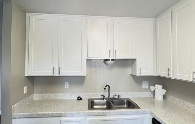 2 beds, 1 bath, 633 sqft, $2,295, Unit 76