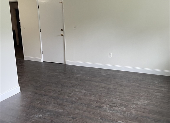 6 UNIVERSAL ST