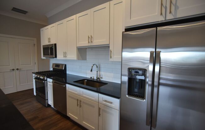 2 beds, 2 baths, 825 sqft, $3,550, Unit 927-205