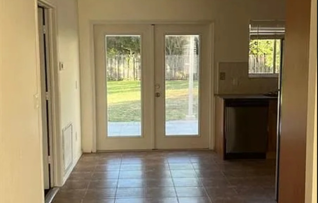 2/2/1 home with a spacious fenced backyard in Port St Lucie!