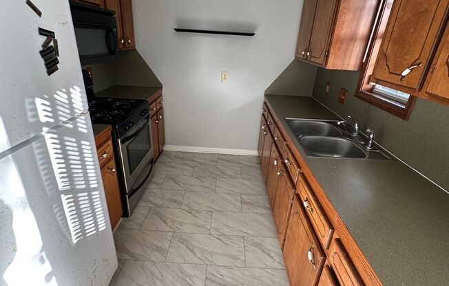 3 beds, 2 baths, $1,200