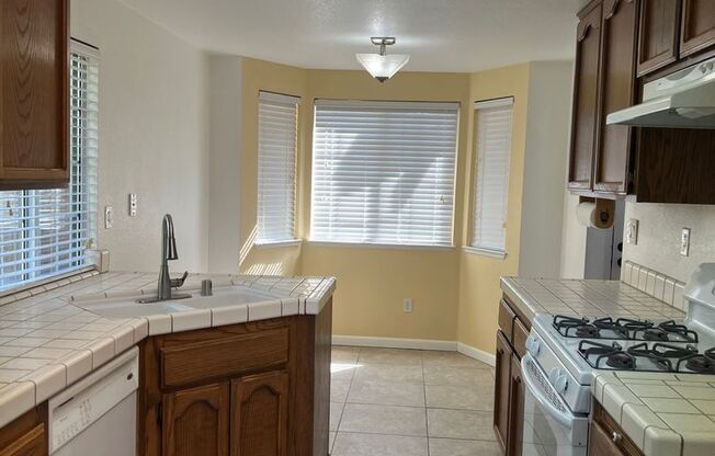 North Laguna Creek/ Elk Grove 3/2, close to schools!  Please see add for viewings!