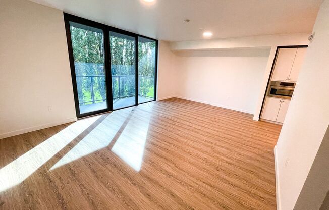 Studio, 1 bath, 600 sqft, $3,095, Unit 305 ADA