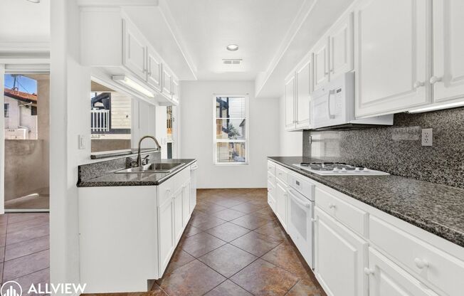 Spacious Coastal Condo with Rooftop Ocean Views in Pacific Beach