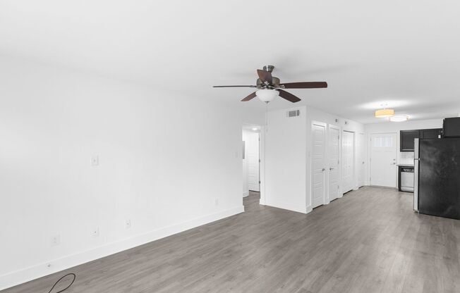 2 beds, 1 bath, 816 sqft, $1,209, Unit 13