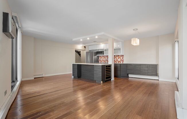 2 beds, 1.5 baths, 967 sqft, $3,000, Unit 16C