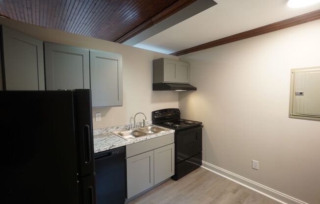 1 bed, 1 bath, $875, Unit 700